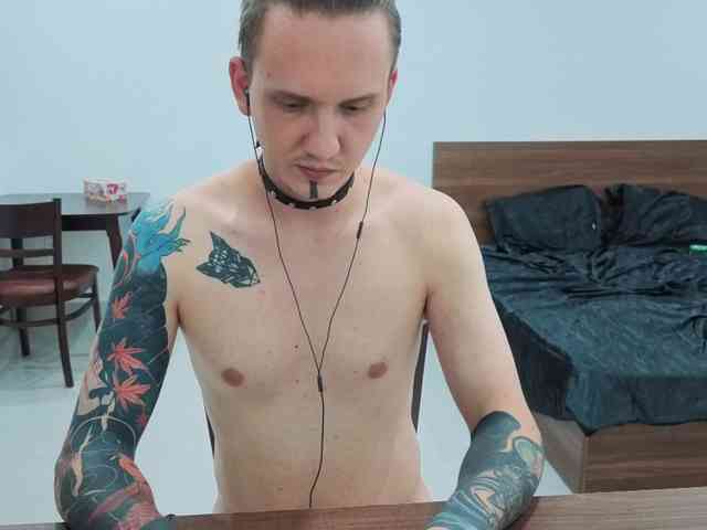 Silent-Stitch Sex Cam Show