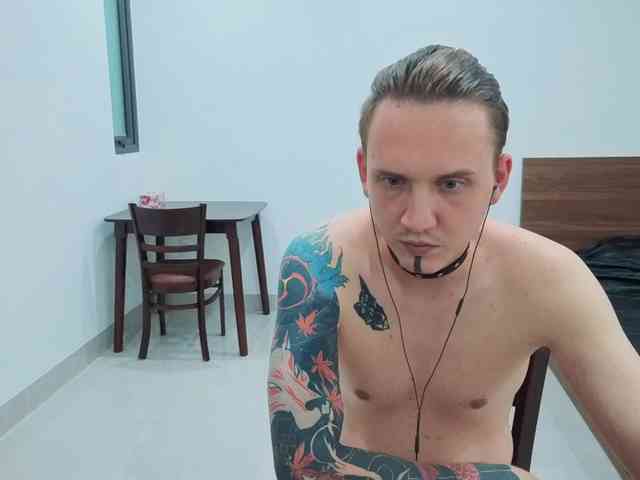 Silent-Stitch Sex Cam Show