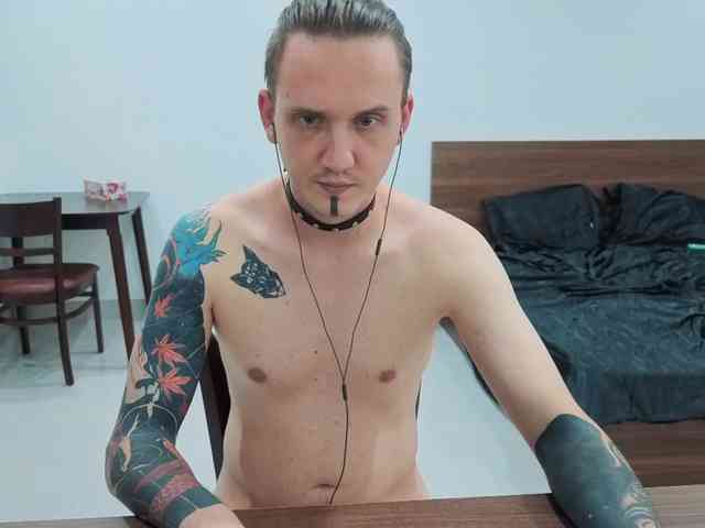 Silent-Stitch Sex Cam Show