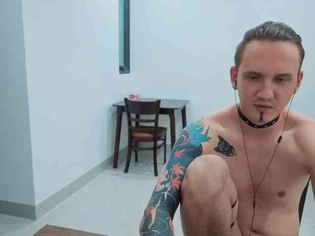 Silent-Stitch Sex Cam Show