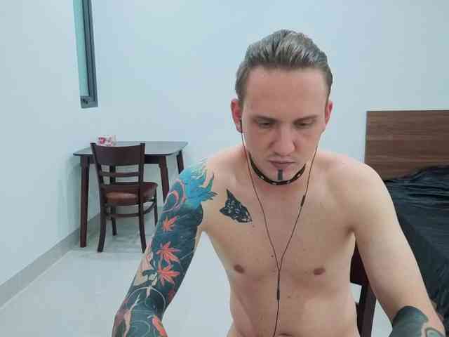Silent-Stitch Sex Cam Show