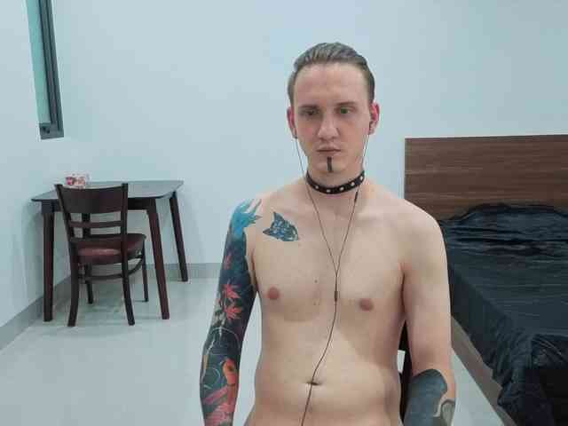Silent-Stitch Sex Cam Show