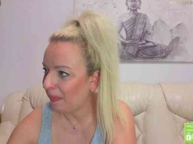 HoneyVibeLive webcam