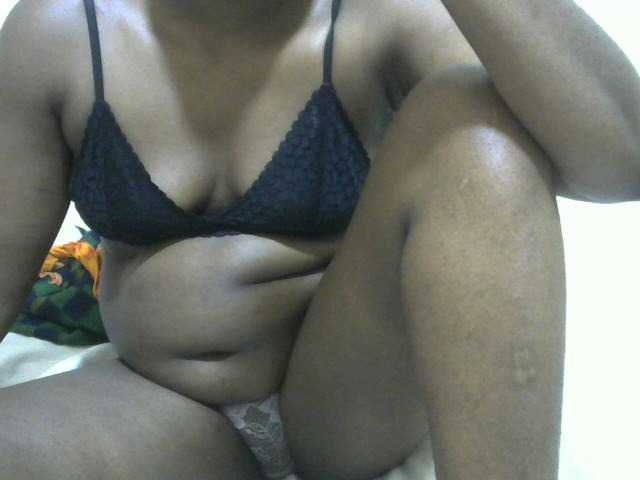 Queentafa23 live cam on BongaCams