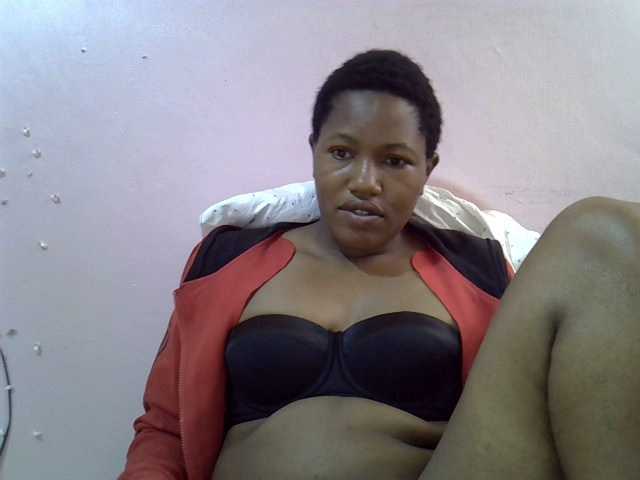 Queentafa23 live cam on BongaCams