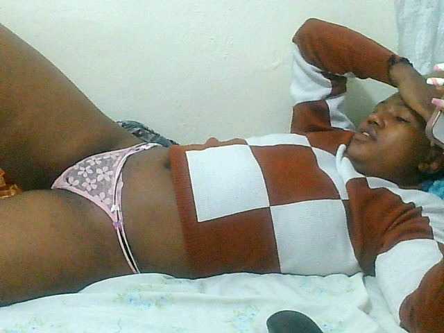 Queentafa23 live cam on BongaCams