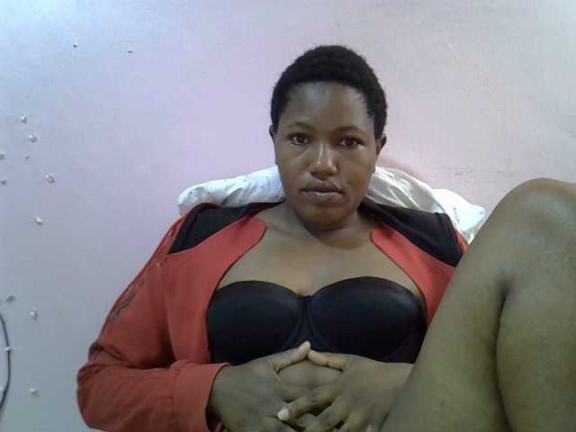 Queentafa23 live cam on BongaCams