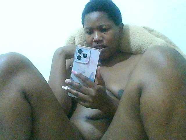 Queentafa23 live webcam show