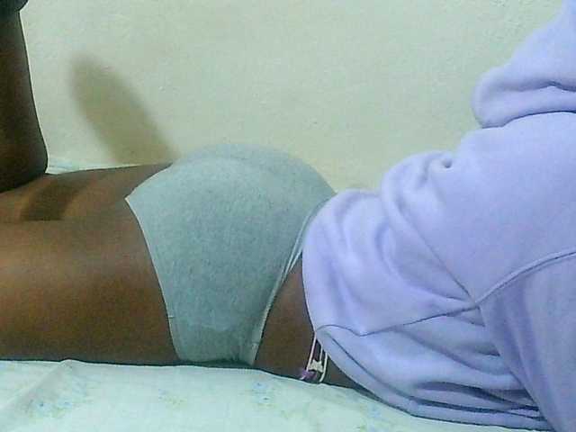 Queentafa23 live cam on BongaCams