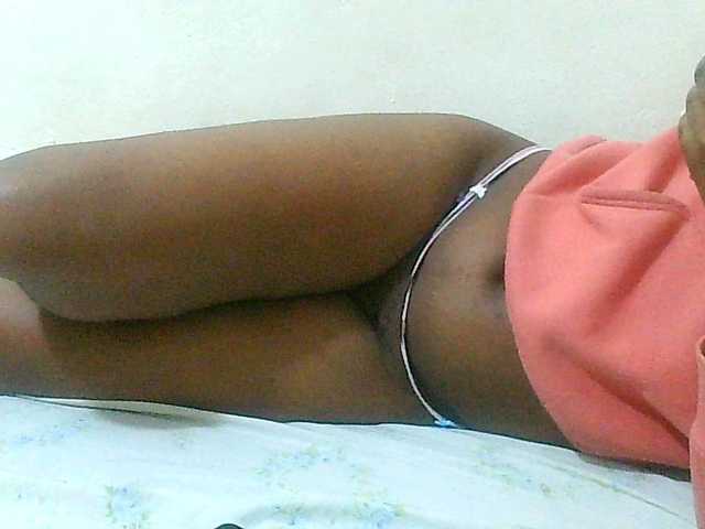 Queentafa23 live cam on BongaCams