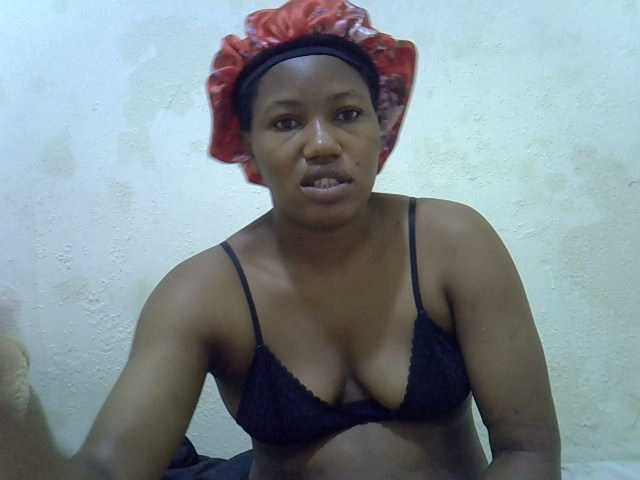 Queentafa23 live cam on BongaCams