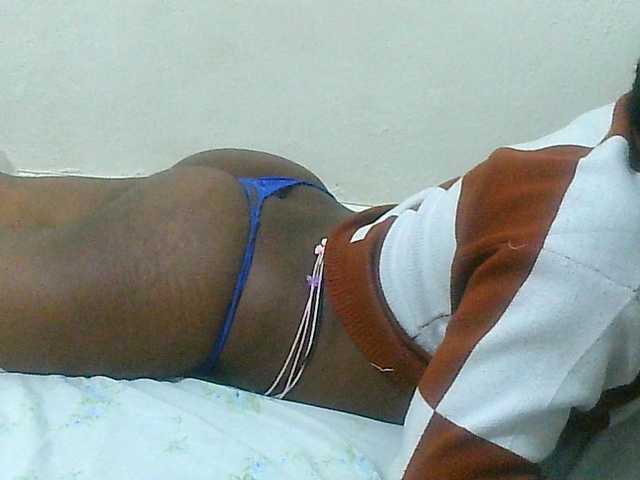 Queentafa23 live cam on BongaCams