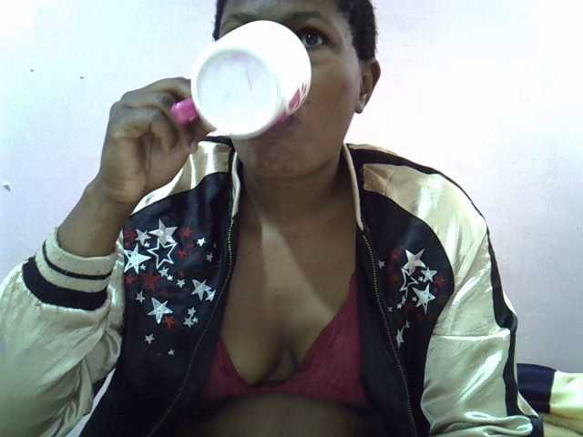 Queentafa23 live cam on BongaCams