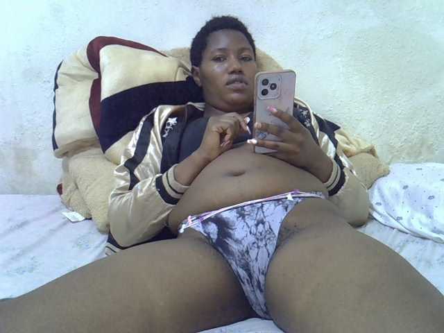 Queentafa23 Live Cam on BongaCams
