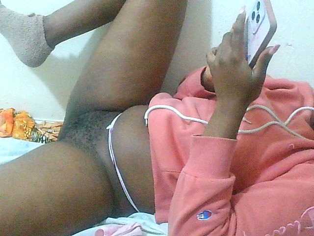 Queentafa23 live cam on BongaCams