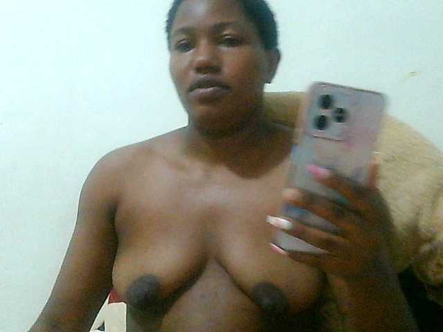 Queentafa23 live webcam show