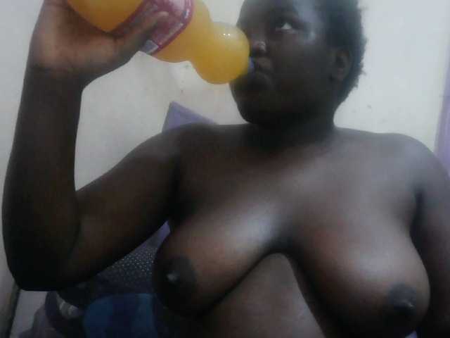 Creamyypussy live cam on BongaCams