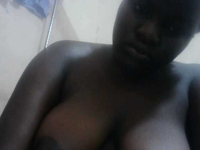 Creamyypussy live cam on BongaCams