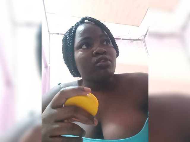Creamyypussy live cam on BongaCams