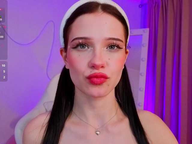 Deibora live webcam show