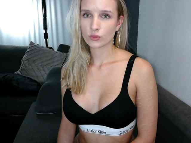 Model: Skinny-LunaValentina1