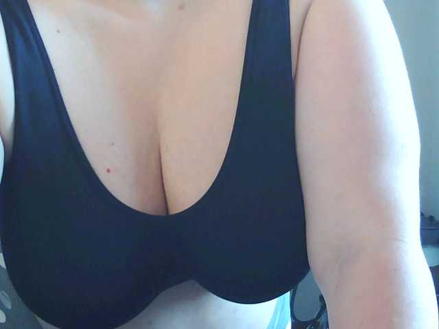 Viola27 live cam on BongaCams