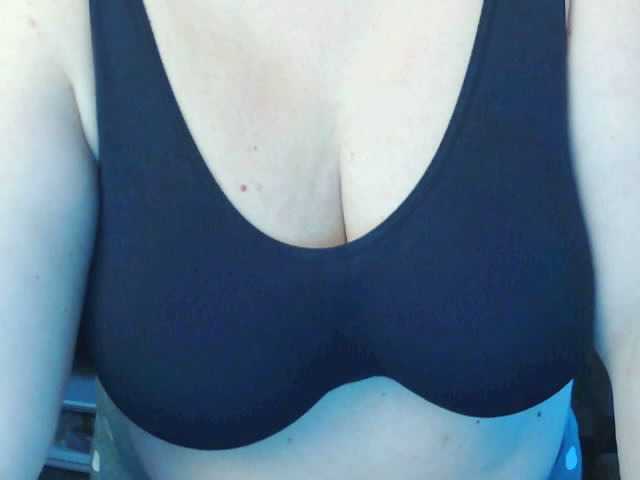 Viola27 live cam on BongaCams