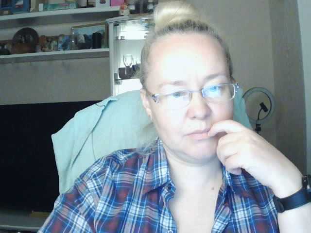 Viola27 live cam on BongaCams