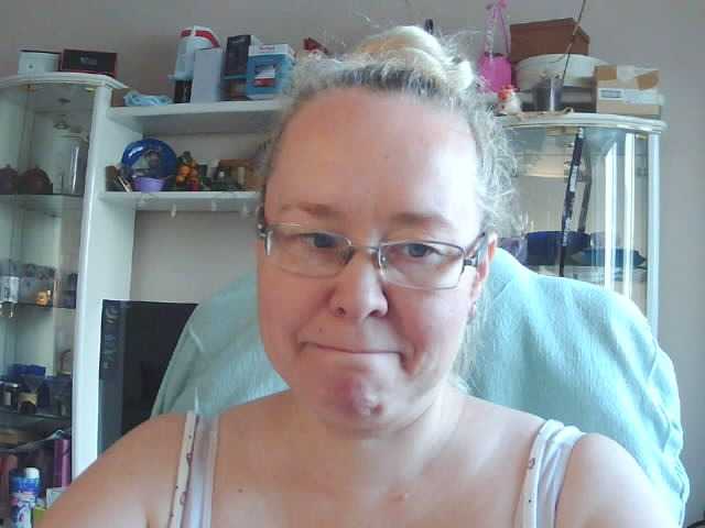Viola27 live cam on BongaCams