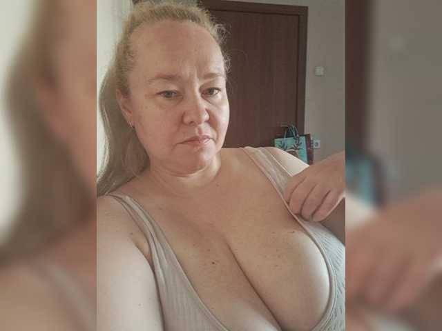 Viola27 live cam on BongaCams