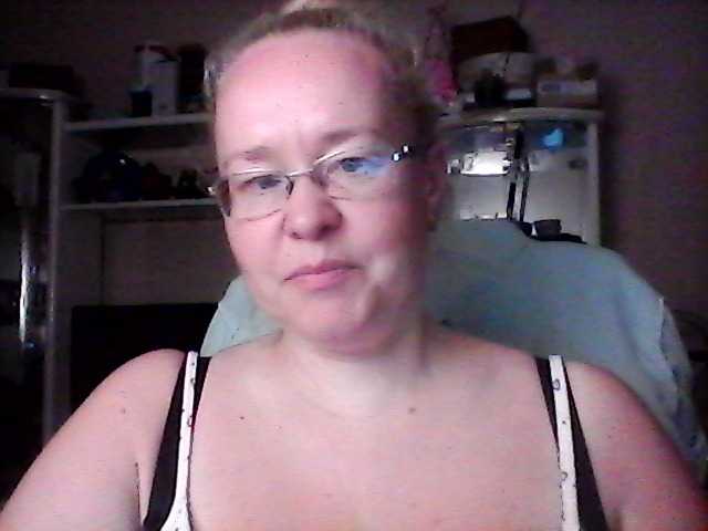 Viola27 live cam on BongaCams
