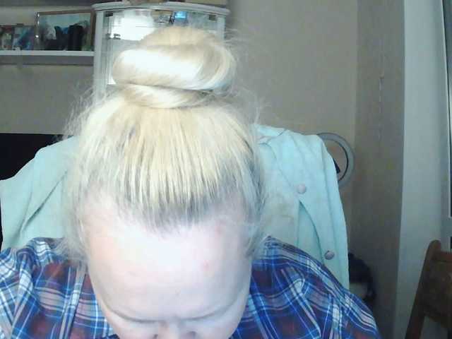 Viola27 live cam on BongaCams