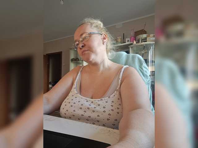 Viola27 live cam on BongaCams