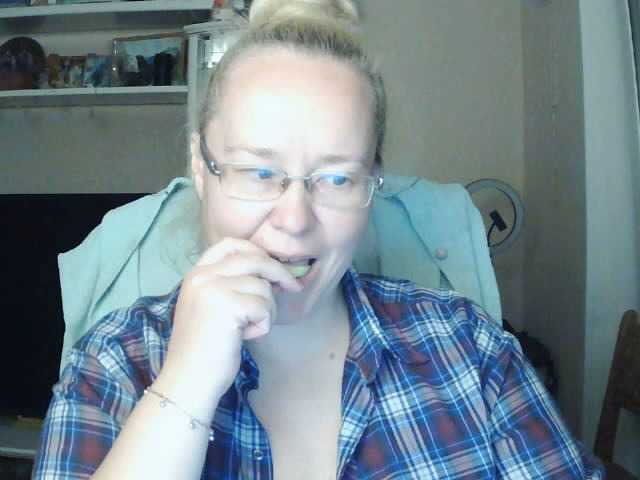 Viola27 live cam on BongaCams