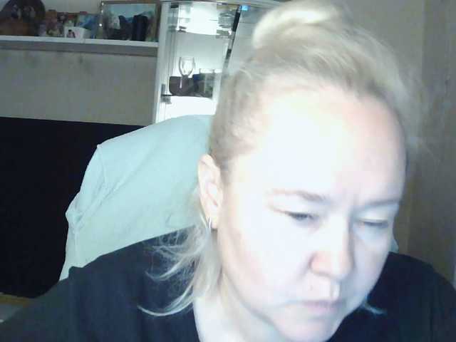 Viola27 live cam on BongaCams
