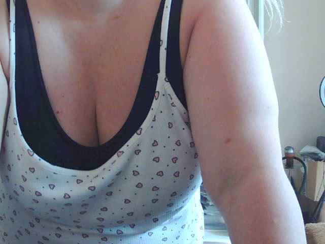 Viola27 live cam on BongaCams