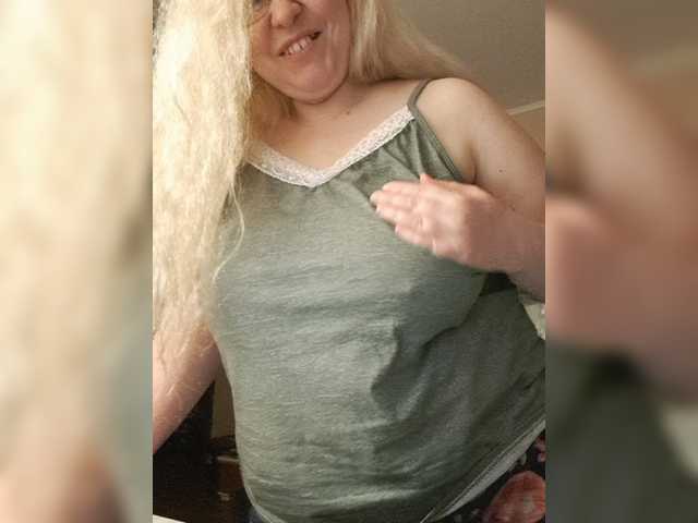 Viola27 live cam on BongaCams