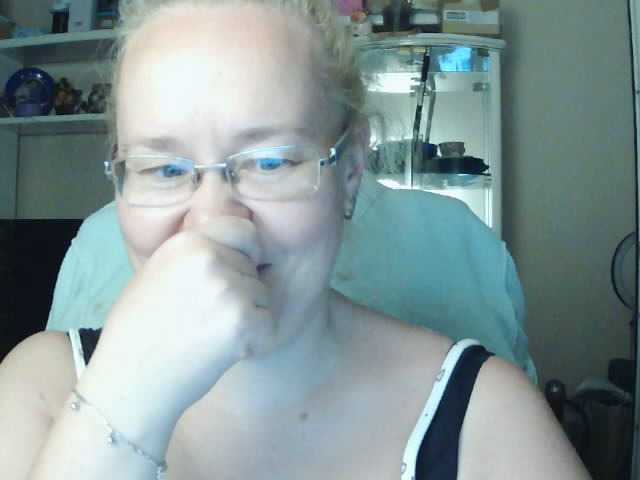 Viola27 live cam on BongaCams