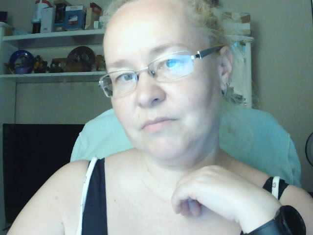 Viola27 live cam on BongaCams