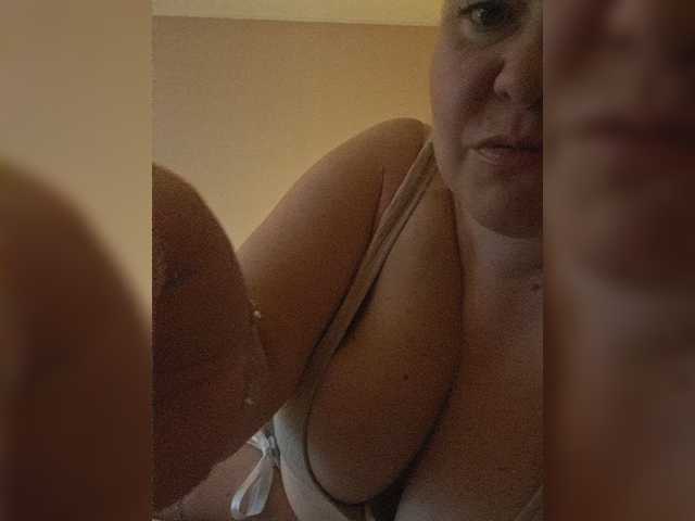 Viola27 live cam on BongaCams