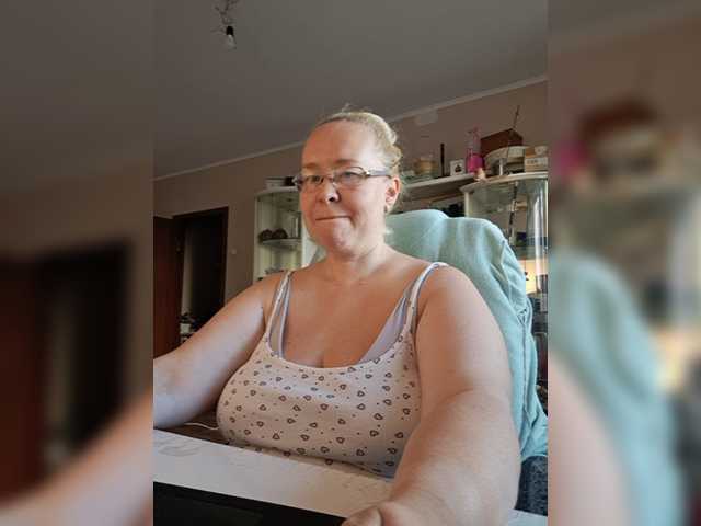 Viola27 live cam on BongaCams