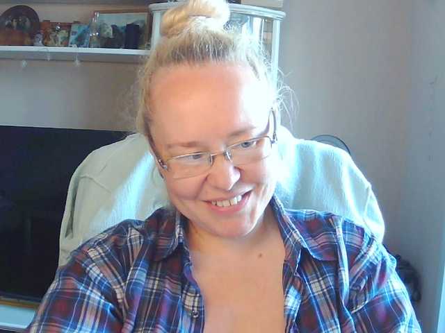 Viola27 live cam on BongaCams
