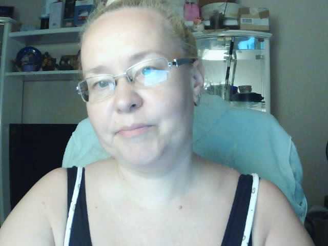 Viola27 live cam on BongaCams