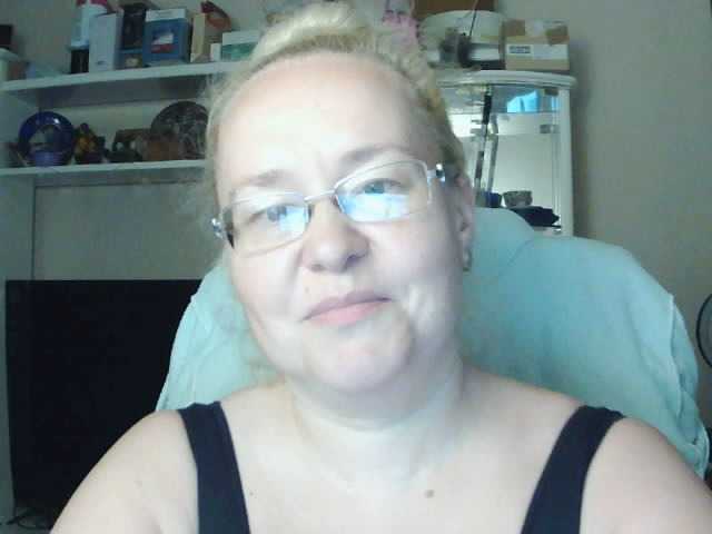 Viola27 live cam on BongaCams