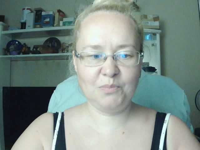Viola27 live cam on BongaCams