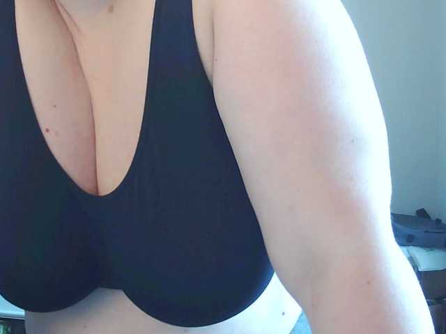 Viola27 live cam on BongaCams