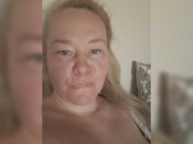 Viola27 live cam on BongaCams