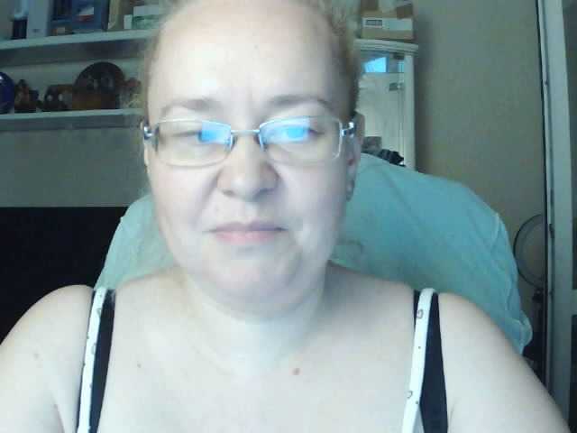Viola27 live webcam show