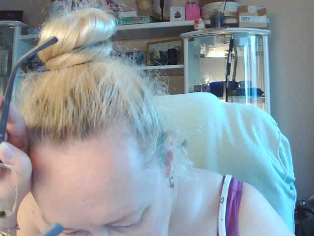 Viola27 live cam on BongaCams