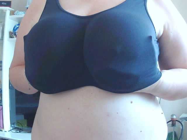 Viola27 live cam on BongaCams